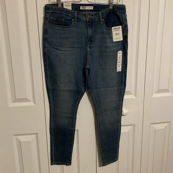 NWT set of 2 Levi Signature Jeans - Picture 4 of 8